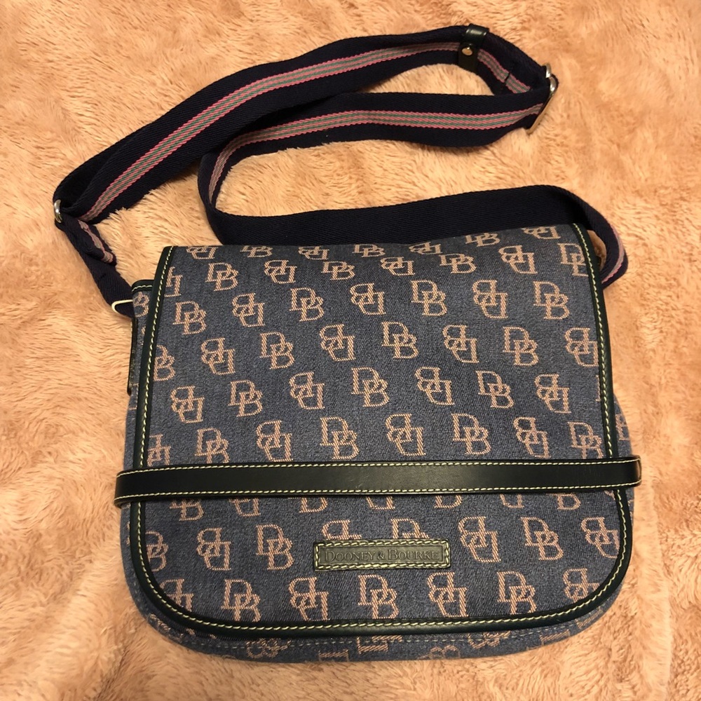 Small Dooney & Bourke messenger bag